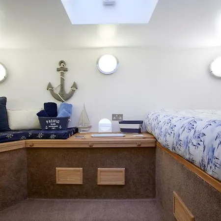 Motor Vessel Till Botel