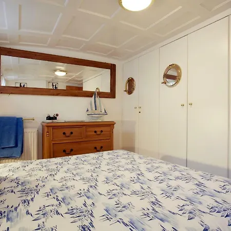 Motor Vessel Till Botel York